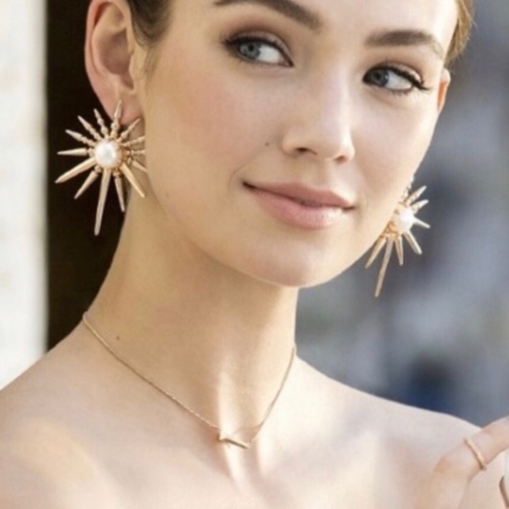 Kendra Scott Eliot pendant necklace in gold - Picture 2 of 4